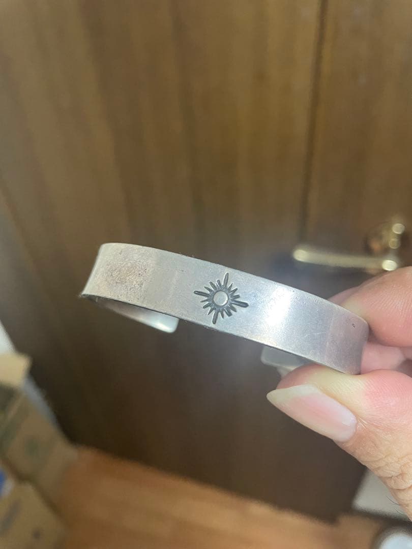 アリゾナフリーダム　シルバー 太陽モチーフ バングル