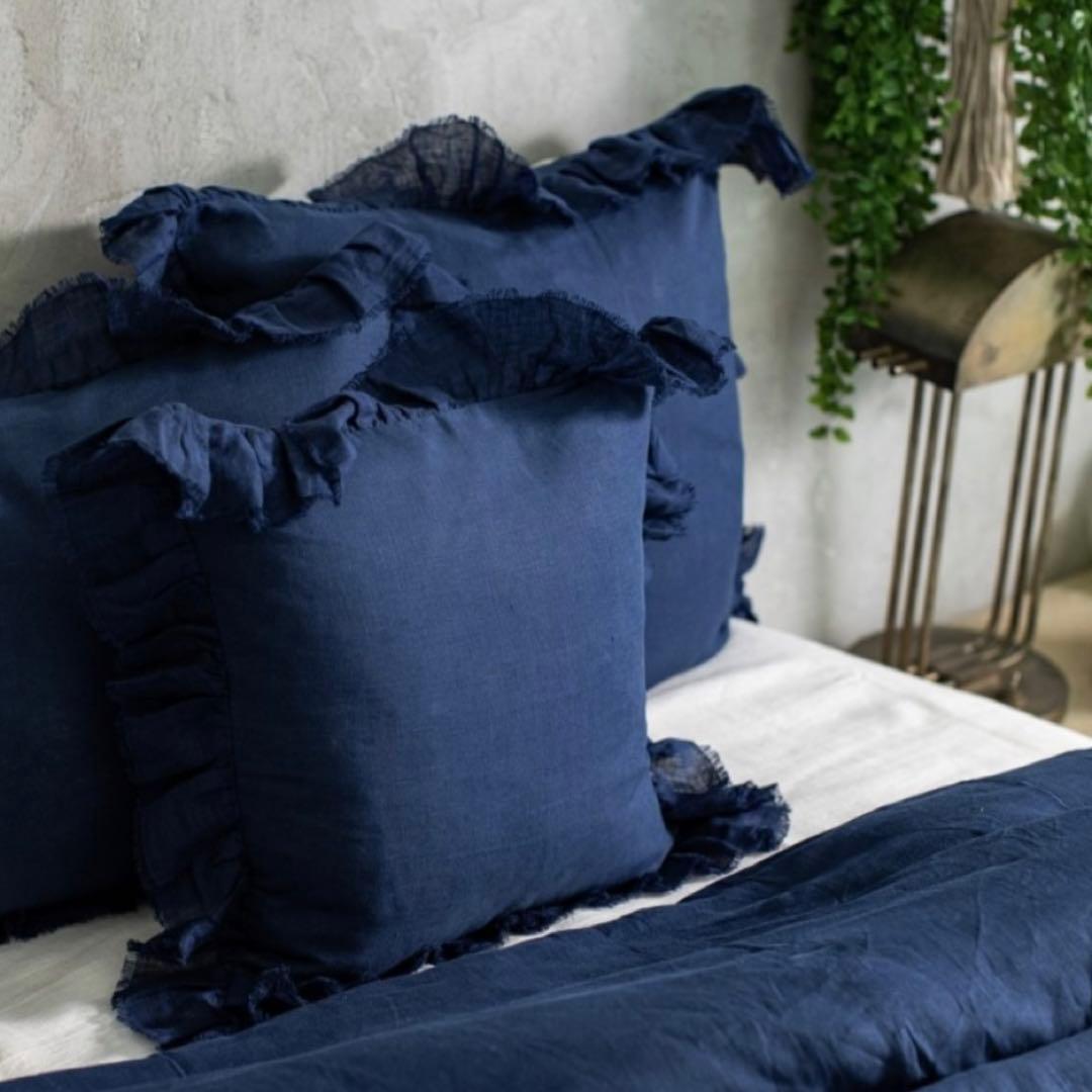 BORGO DELLE TOVAGLIE ボルゴ フリルクッションカバー ブルー