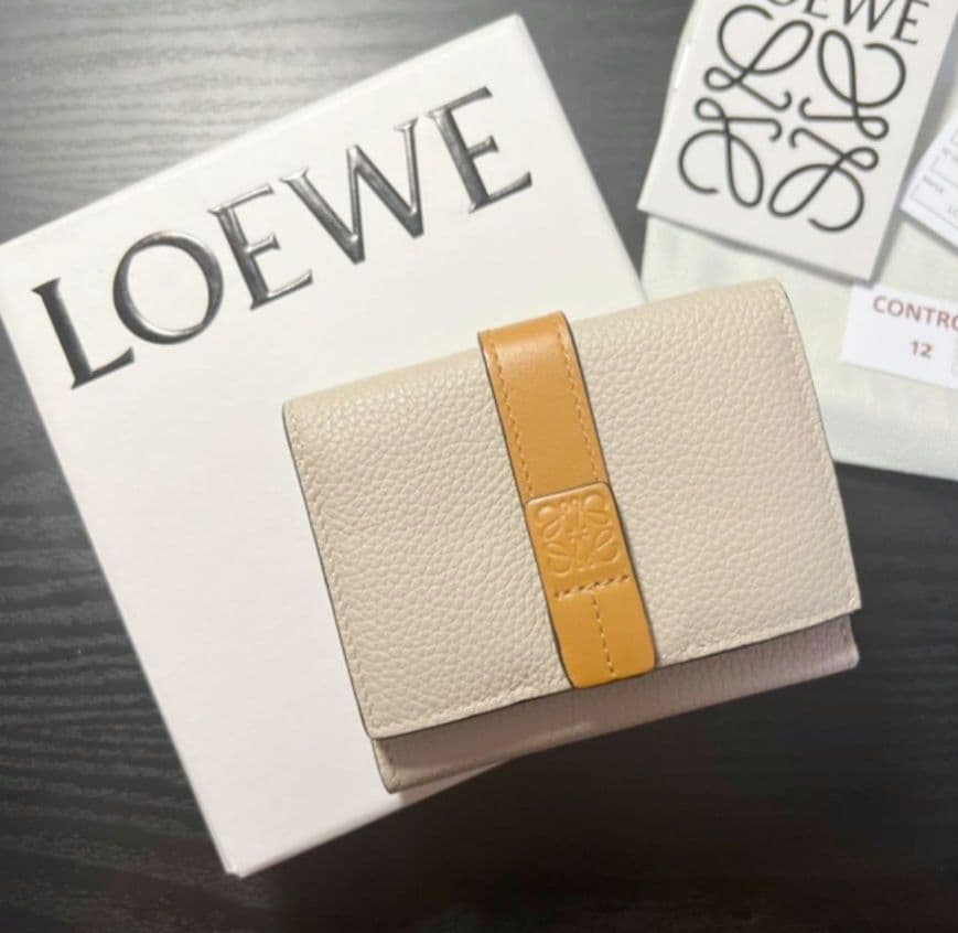 LOEWE 正規品トライフォールドウォレット ライトオーツ ハニー