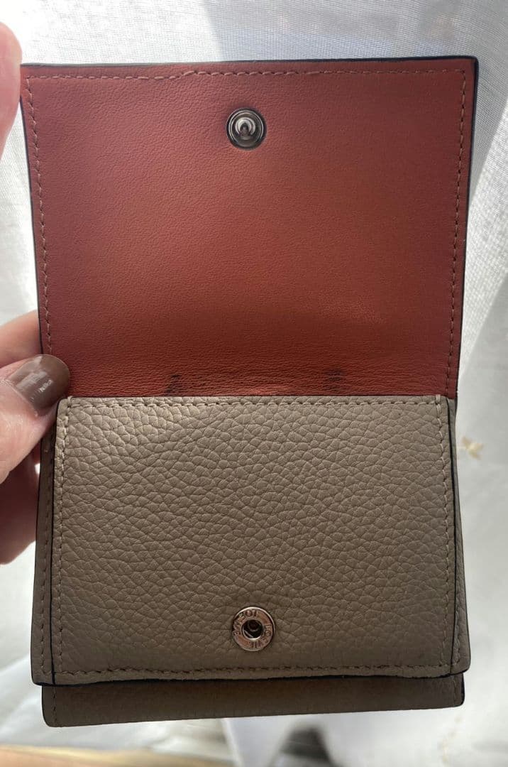 LOEWE 正規品トライフォールドウォレット ライトオーツ ハニー