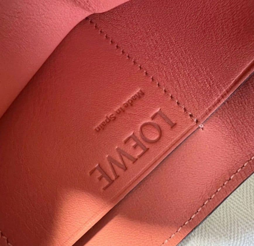 LOEWE 正規品トライフォールドウォレット ライトオーツ ハニー