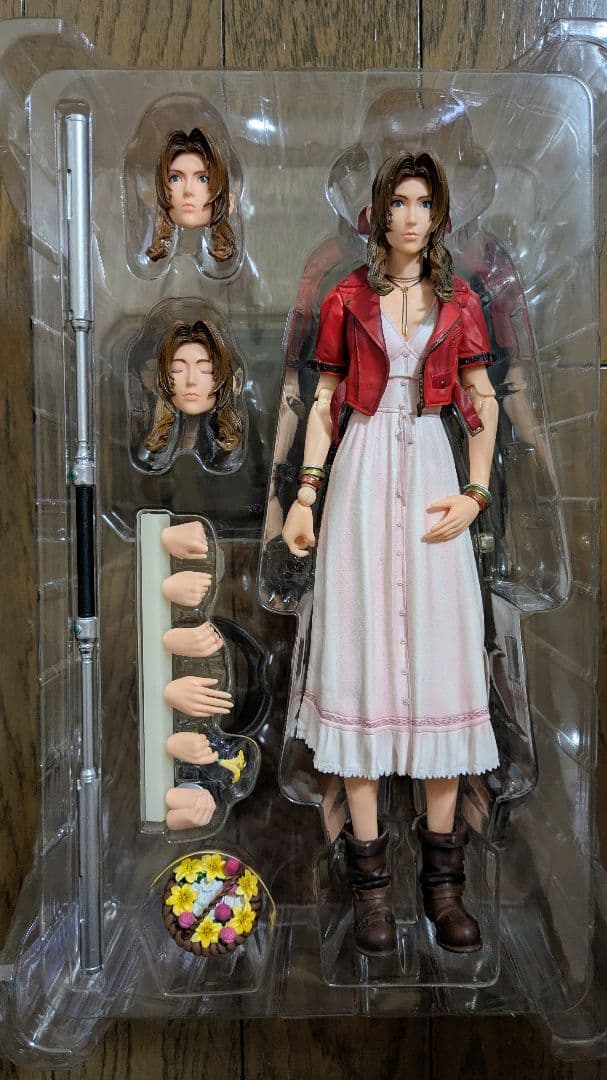 FINAL FANTASY VII エアリス・ゲインズブール フィギュア