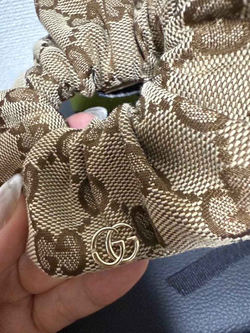 【新品】GUCCI グッチ　シュシュ　GG柄 ベージュ ヘアアクセサリー