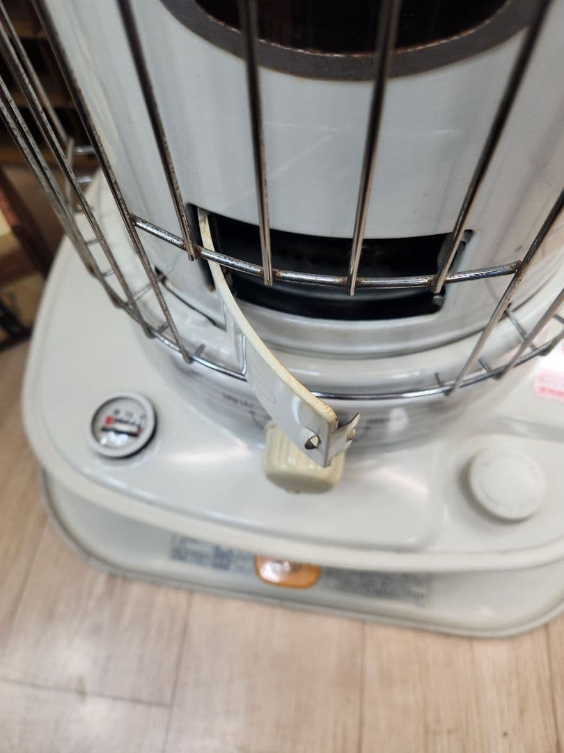 送料無料❤2014⑨■コロナ ホワイト 石油ストーブ 安全ガード付き