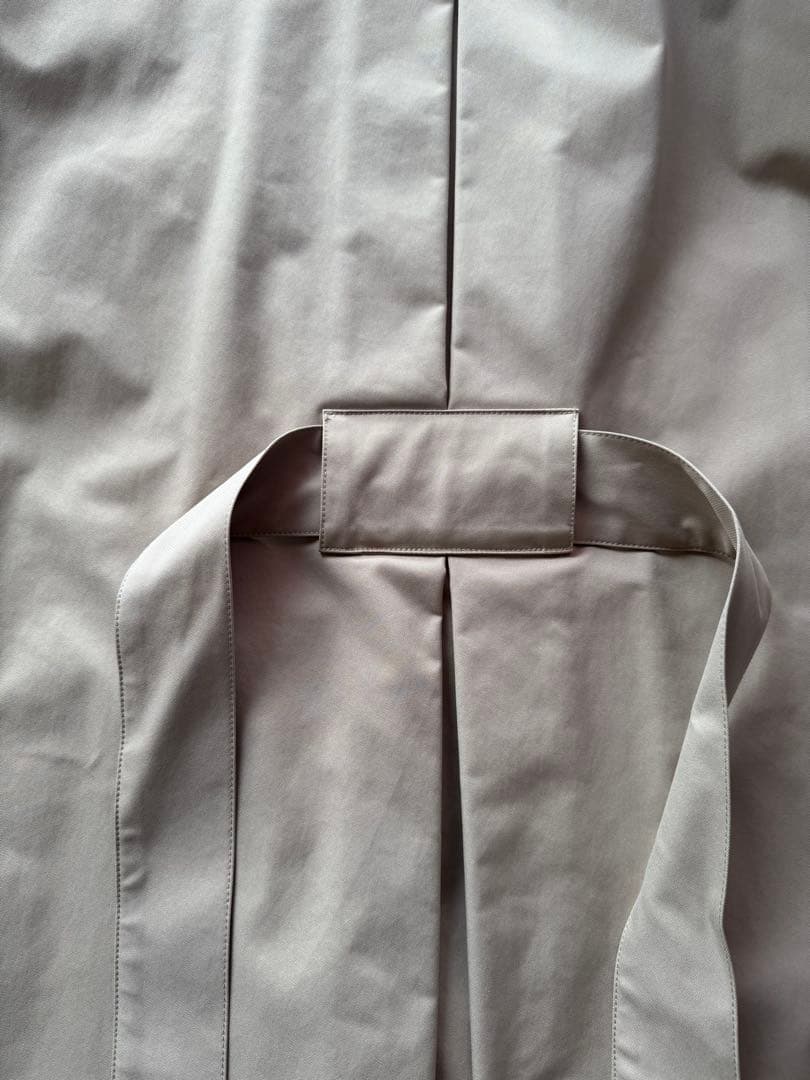 ベージュトレンチコート