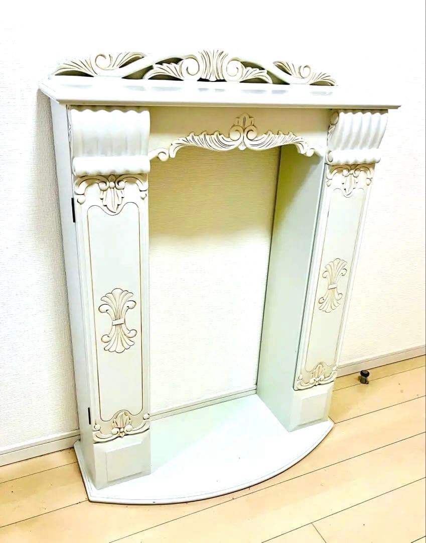 ヨーロッパ調　エレガントなマントルピース