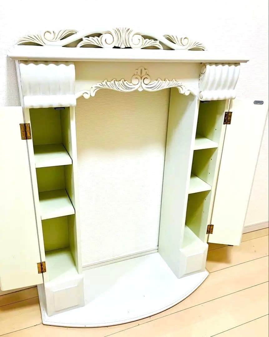 ヨーロッパ調　エレガントなマントルピース