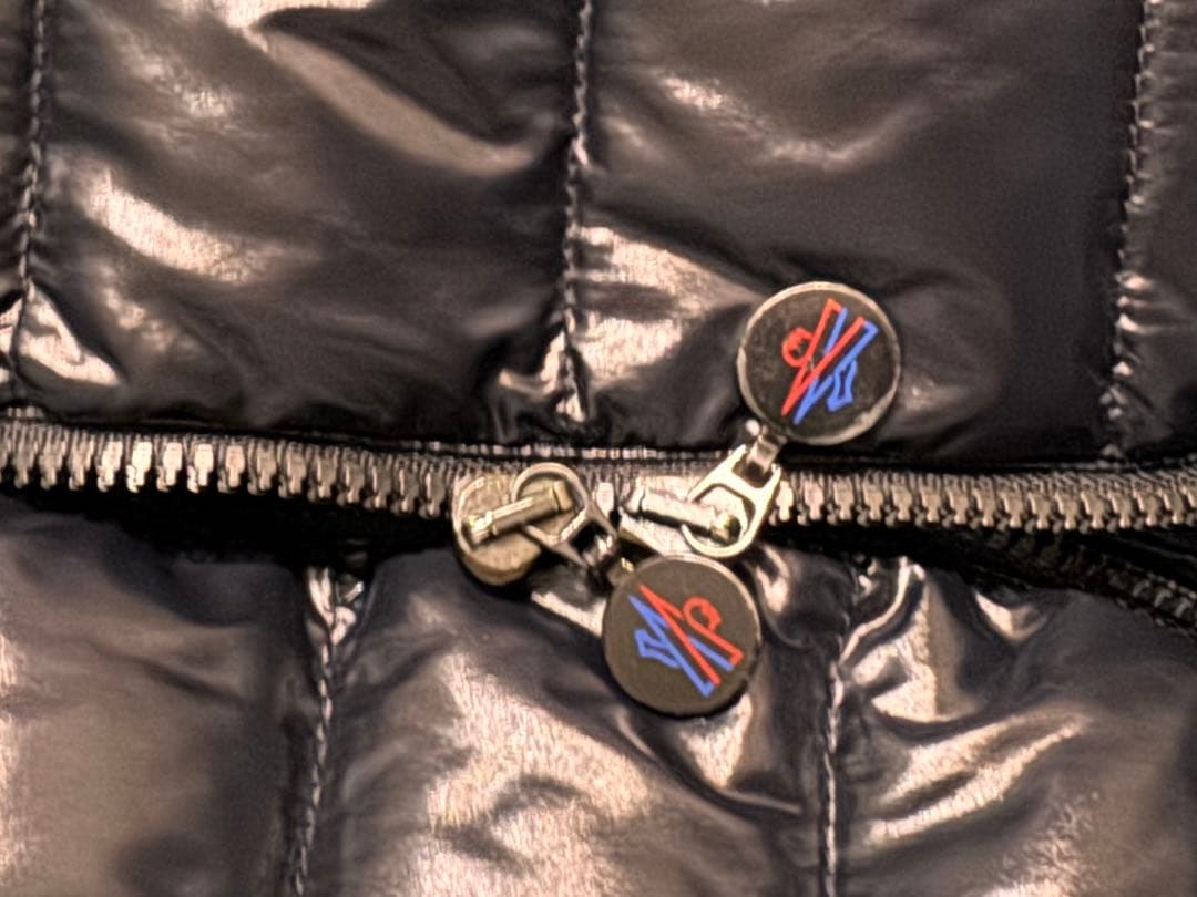 モンクレールダウンベストブラック0サイズ美品です