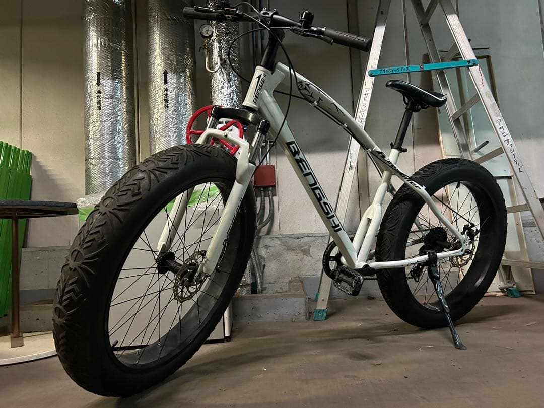 兵庫県神戸市より！BENGSHI ホワイト ファットバイク極太タイヤ　整備済み。