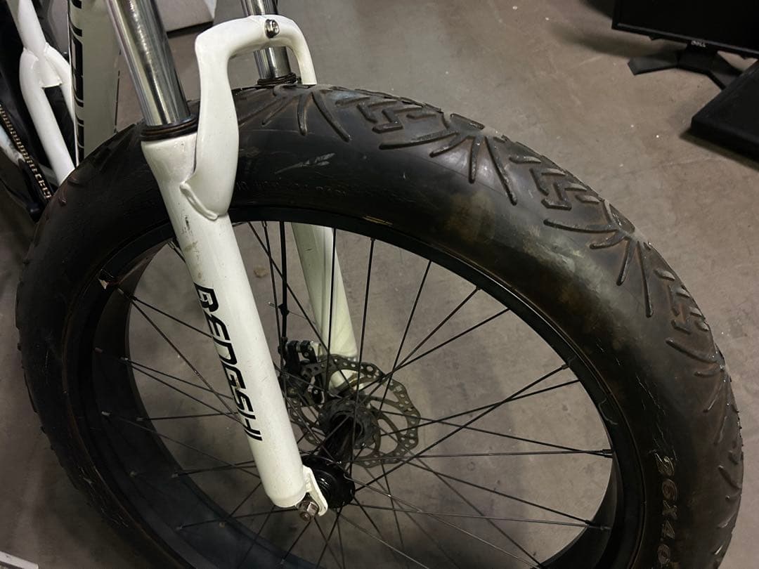 兵庫県神戸市より！BENGSHI ホワイト ファットバイク極太タイヤ　整備済み。