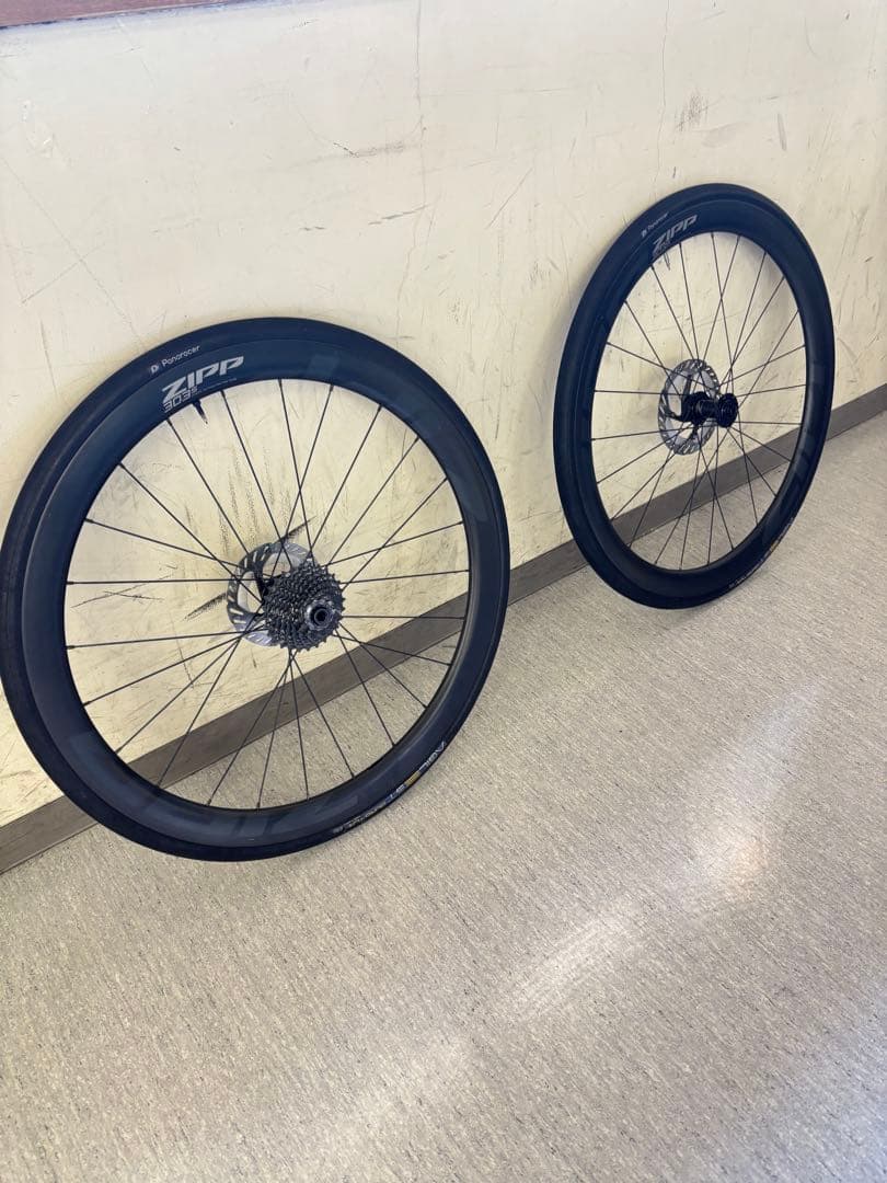 ZIPP 303 S 700C チューブレスタイヤ