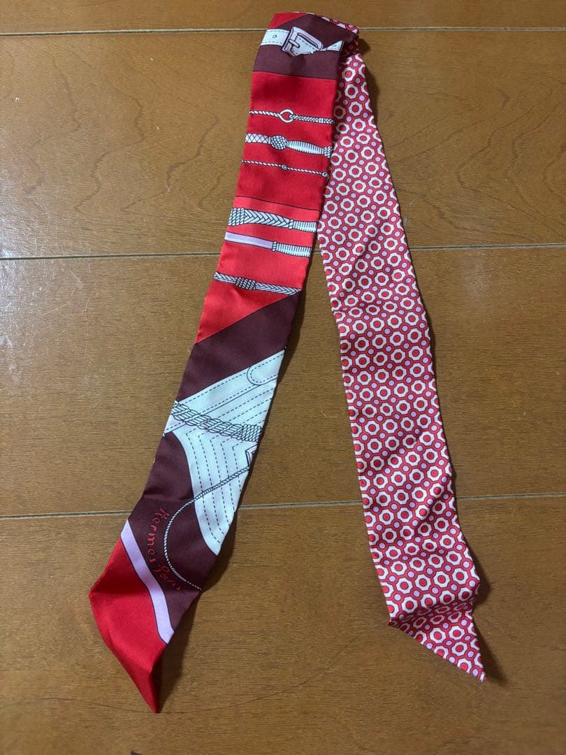 Hermès シルクスカーフ 赤/白/茶色