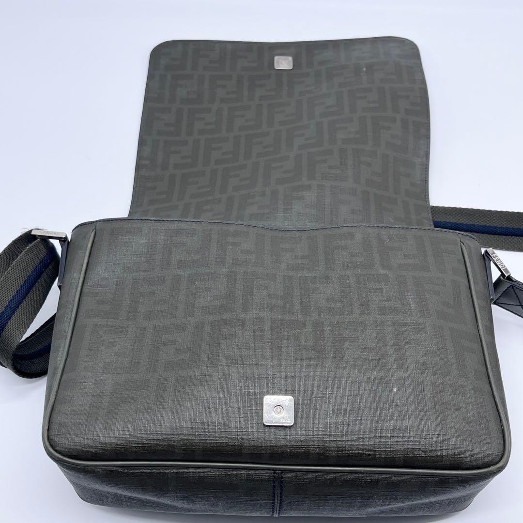 FENDI フェンディ ズッカ ショルダーバッグ メッセンジャーバッグ PVC
