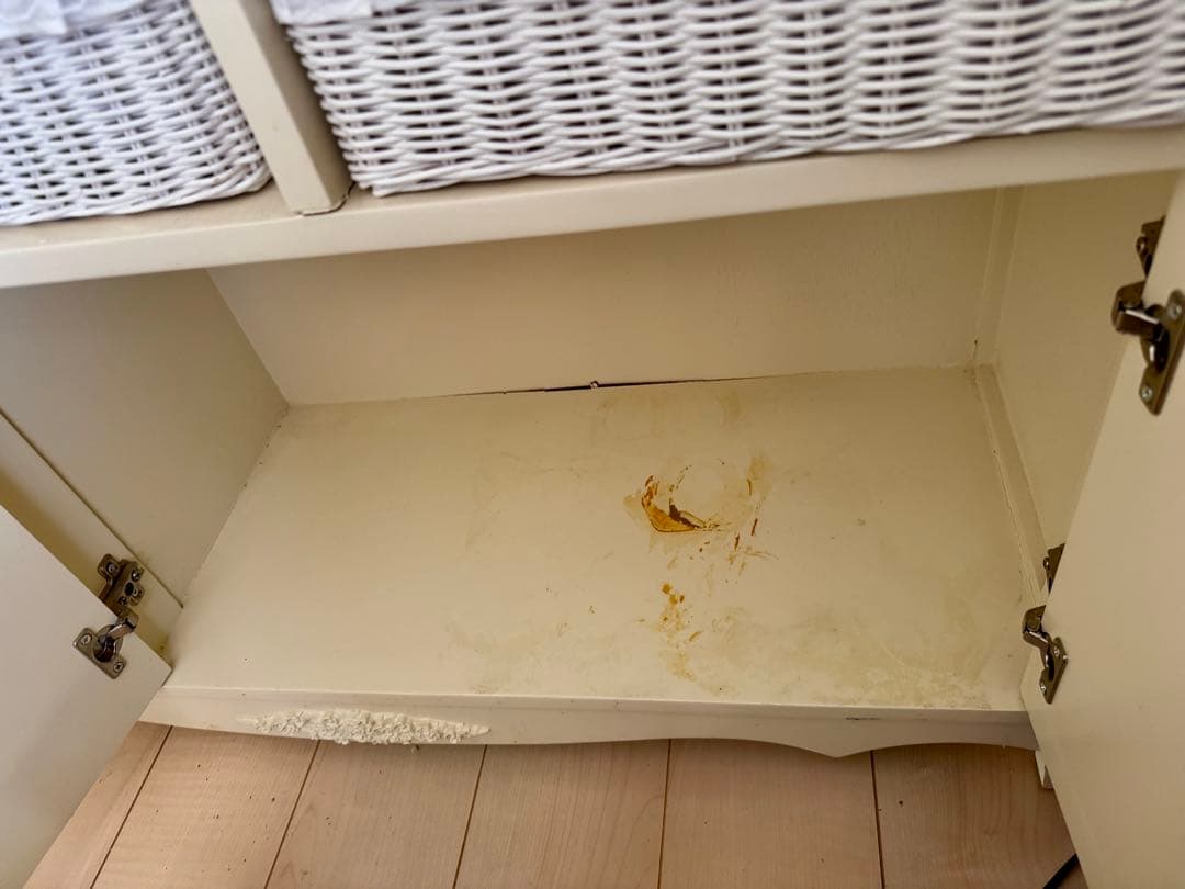 Pink Love アンティークホワイト木製キャビネット