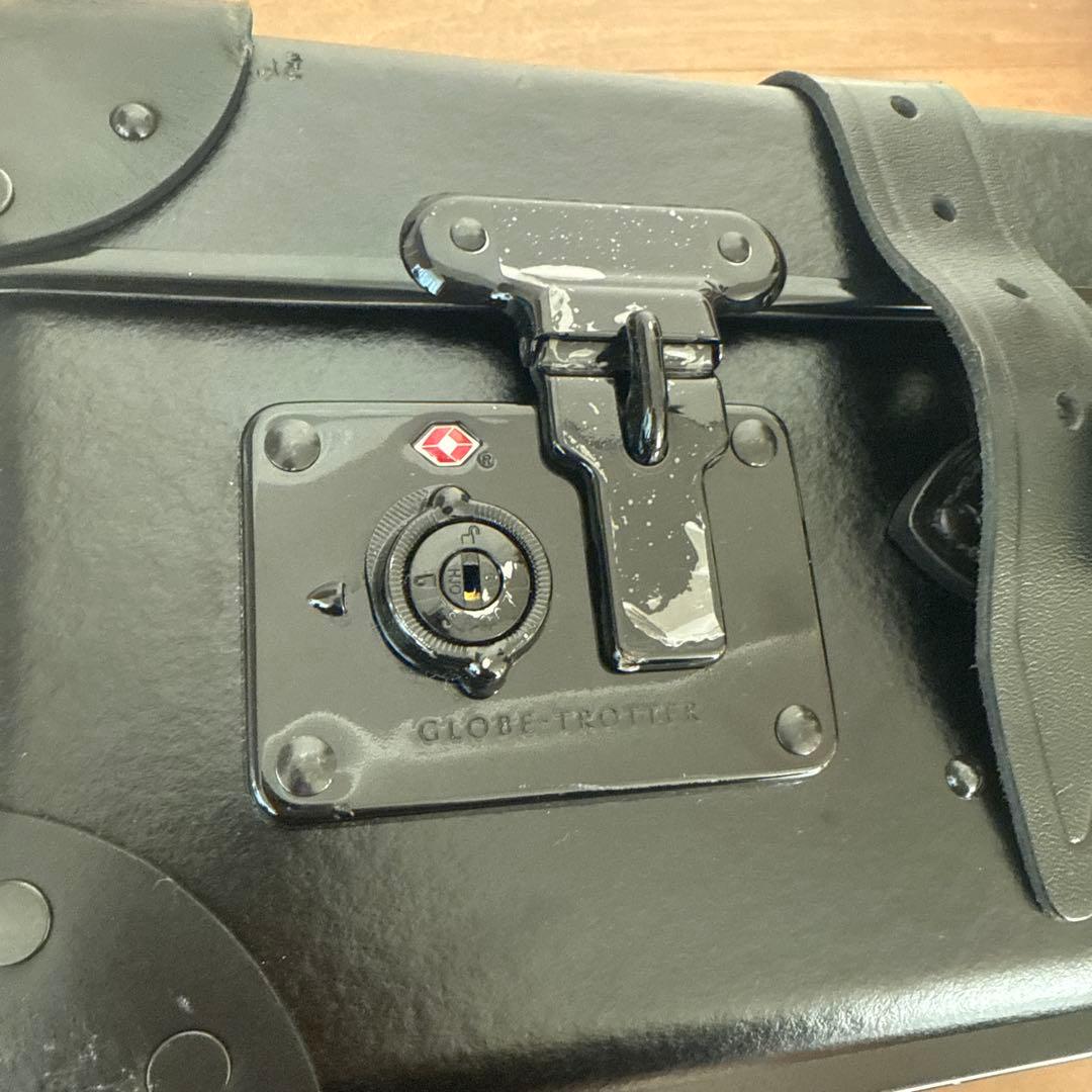 グローブトロッターブラックキャリーケース 2輪キャスター付き