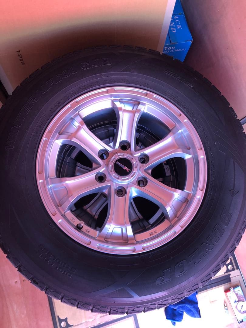 ダンロップDUNLOPスタッドレス ハイラックスプラドFJ 265/65R17