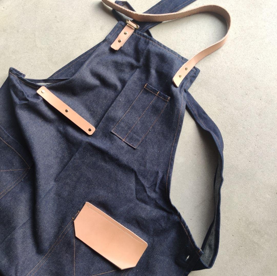 本革レザーとデニムのこだわりワークエプロン 栃木レザーとデニムで経年変化を楽しむ