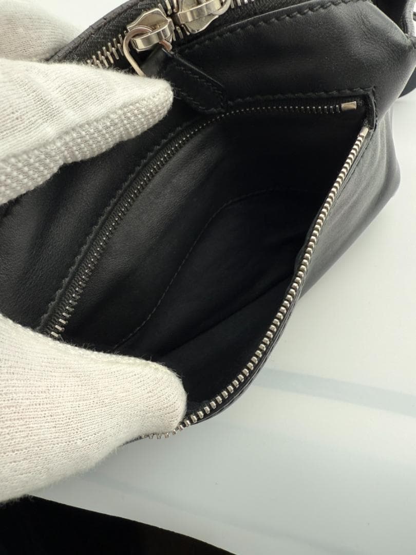 美品✨バレンシアガ パンチングロゴ レザー ボディバッグ ベルトバッグ 黒