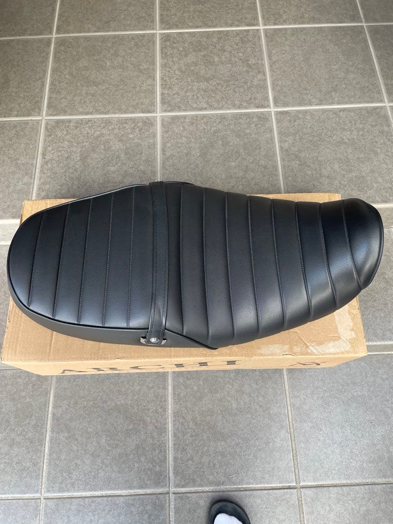 12日迄限定値下げ　z900rs ARCHI ローダウンタックルシート　ベルト付