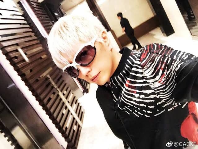 GACKT着用 EMPORIO ARMANI 指紋柄ボンバージャケット 52