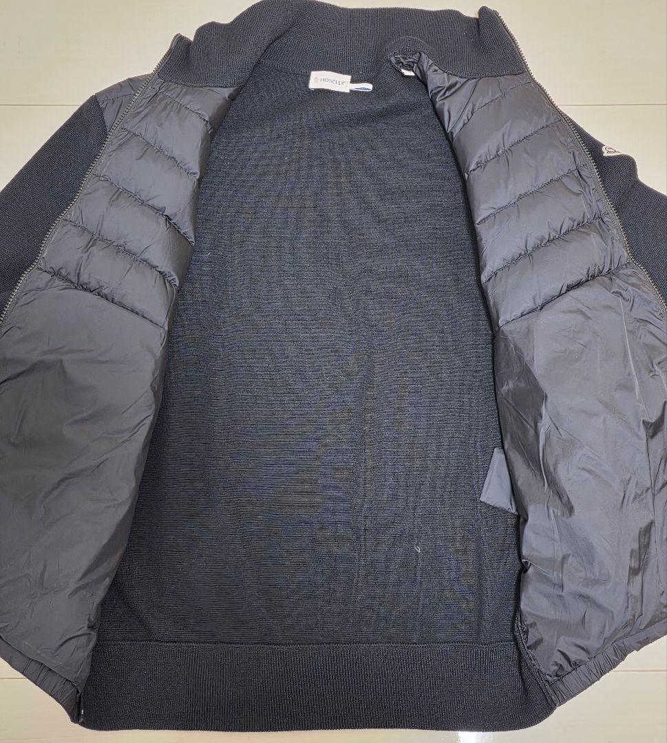 MONCLER GRENOBLE ダウンパッド付きのフロントが特徴です