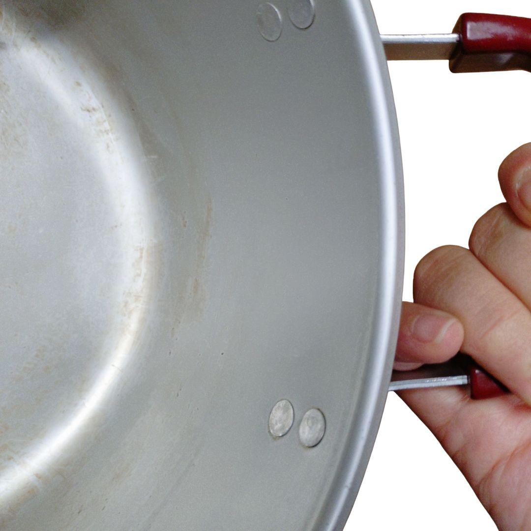 両手鍋 シルバー 赤いハンドル　北陸アルミ