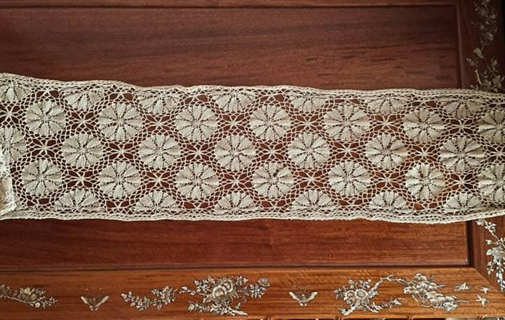 久家道子　手編みレース　長いテーブルランナー　32×315cm