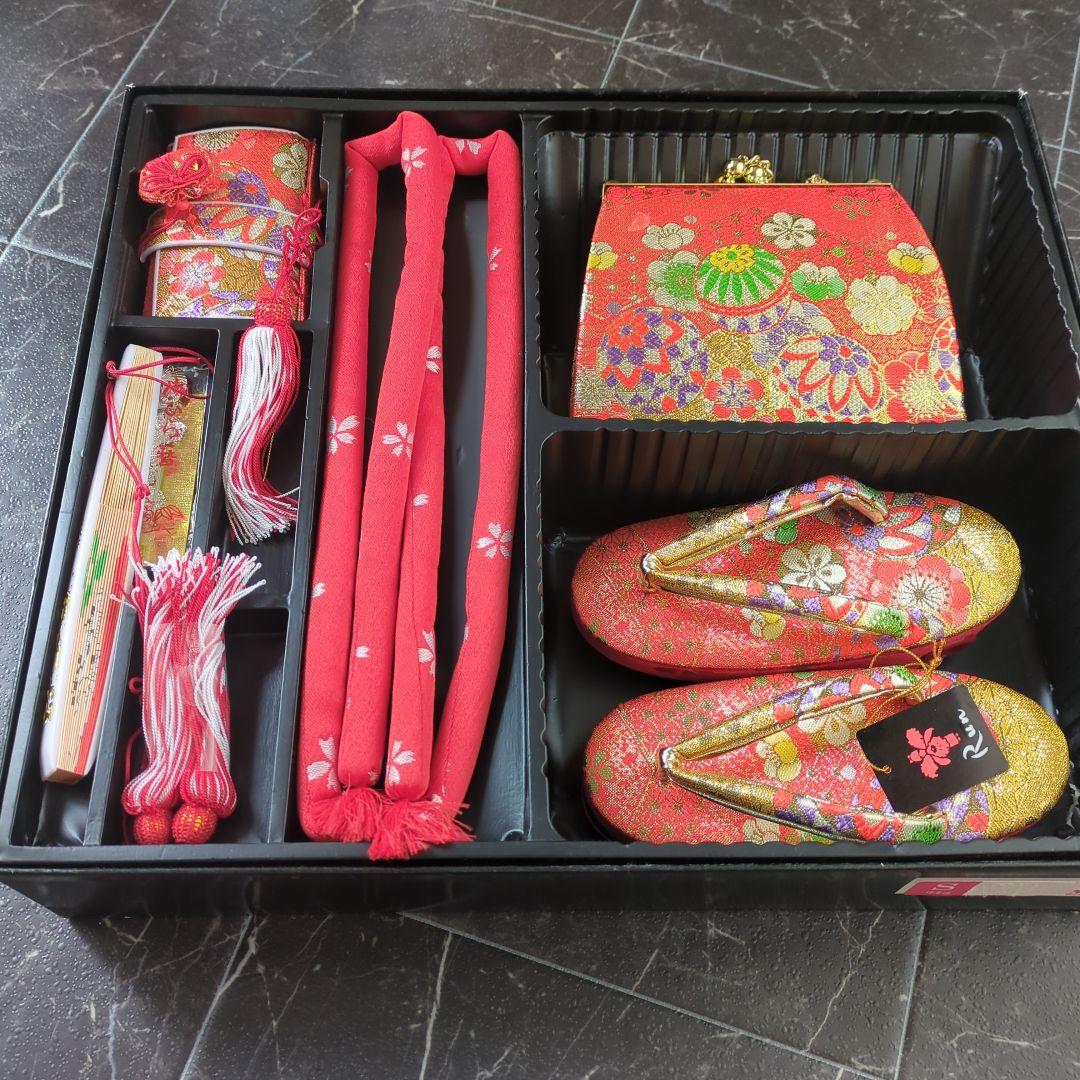 ⭐【Run】 金×花柄・鞠模様　3歳　草履バッグ　箱せこセット　和装小物　七五三
