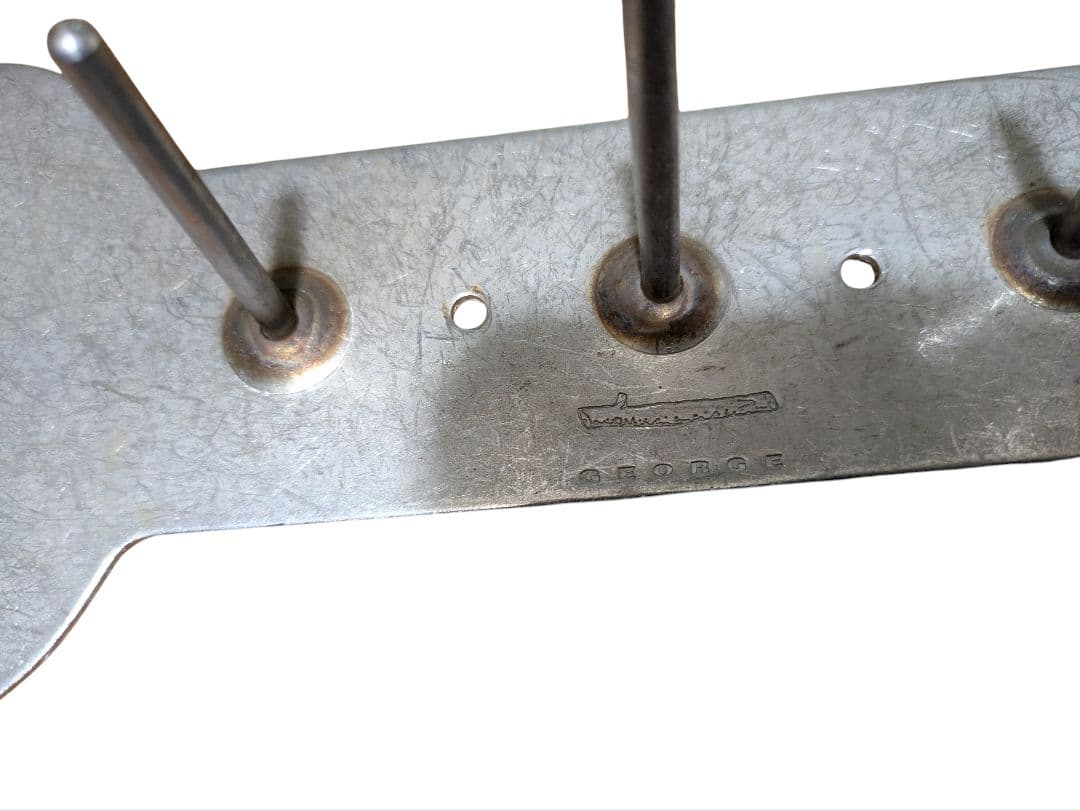 E 犬用金属フック 骨型 壁掛け用