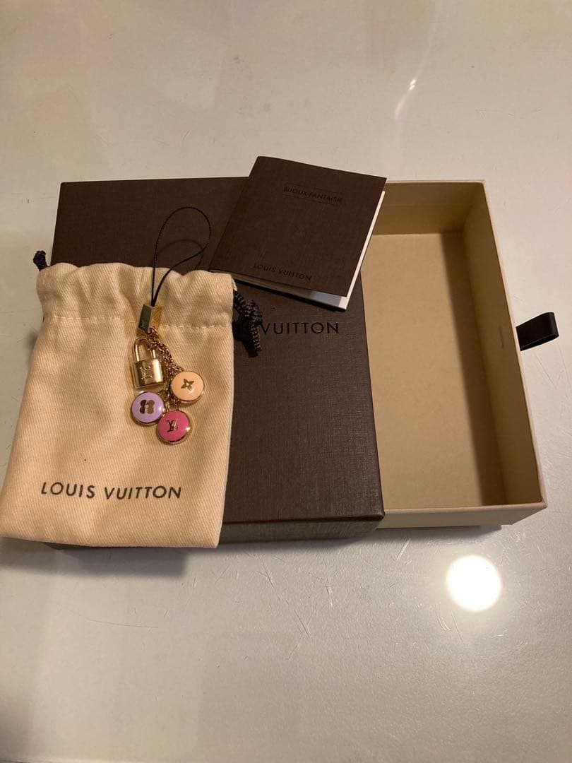 LOUIS VUITTON カラフルチャームキーホルダー　ストラップ