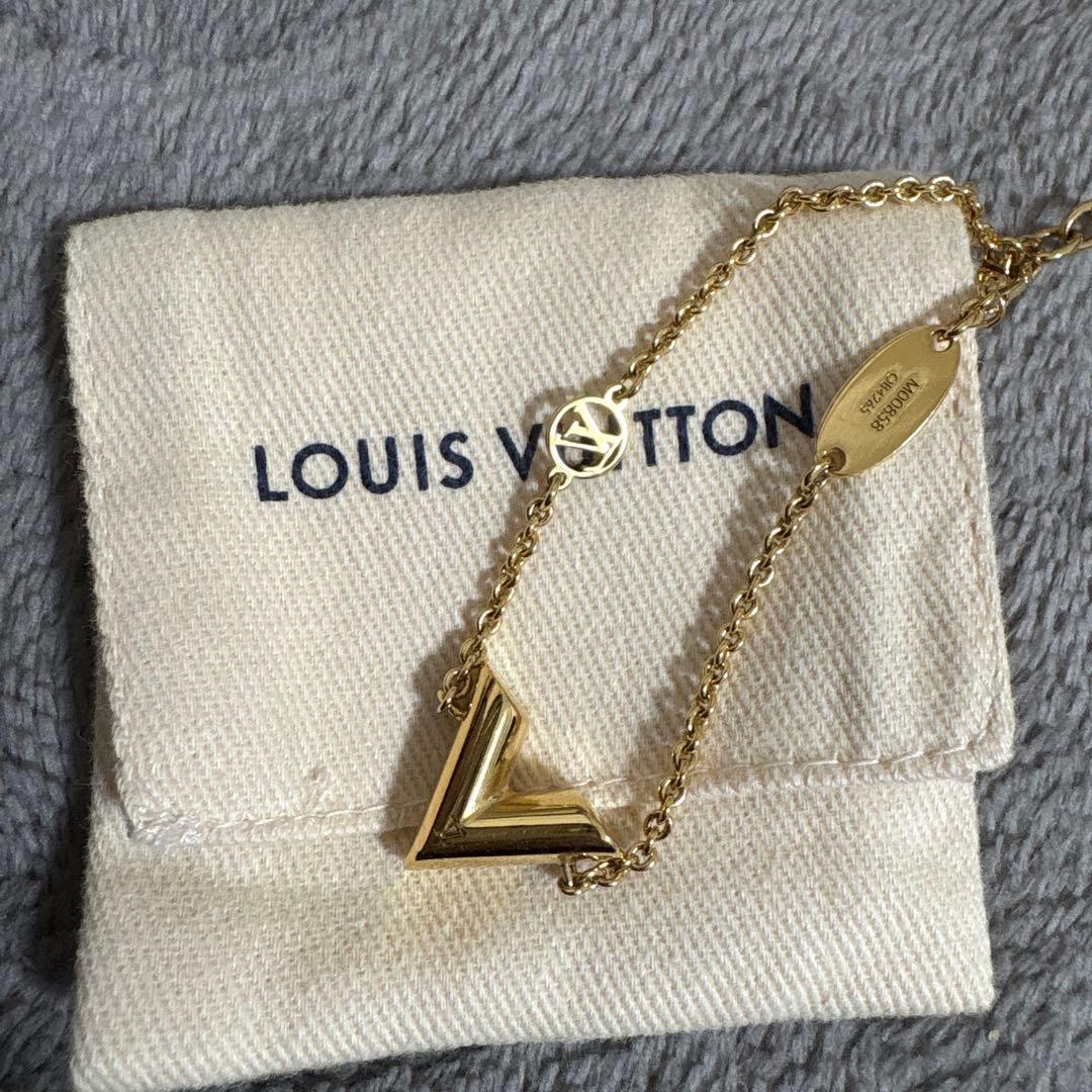 N*3様 LOUIS VUITTON ゴールド V字型 ブレスレット