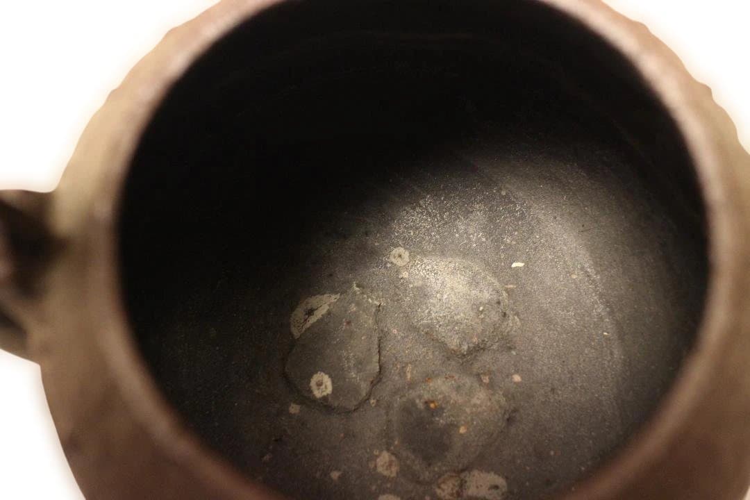 古鉄瓶　　釜師造　小振り鉄瓶　「水漏れなし・状態良好」 　未使用に近い