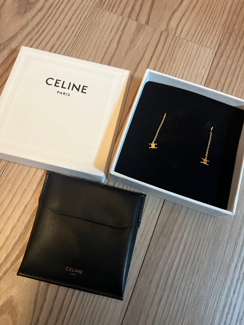 kiara☆♡新品未使用　希少　CELINE ゴールド ピアス