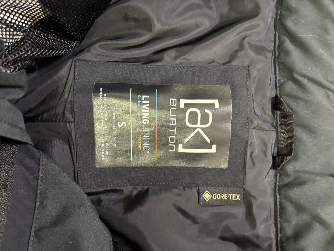 [ak] BURTON スノーボードウェアMサイズ、パンツＳサイズ　上下セット