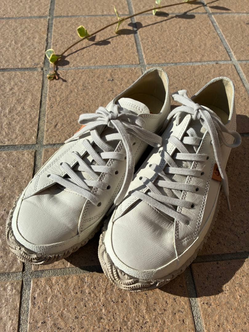 スピングルムーブ　カンガルーレザー　アイボリースニーカー