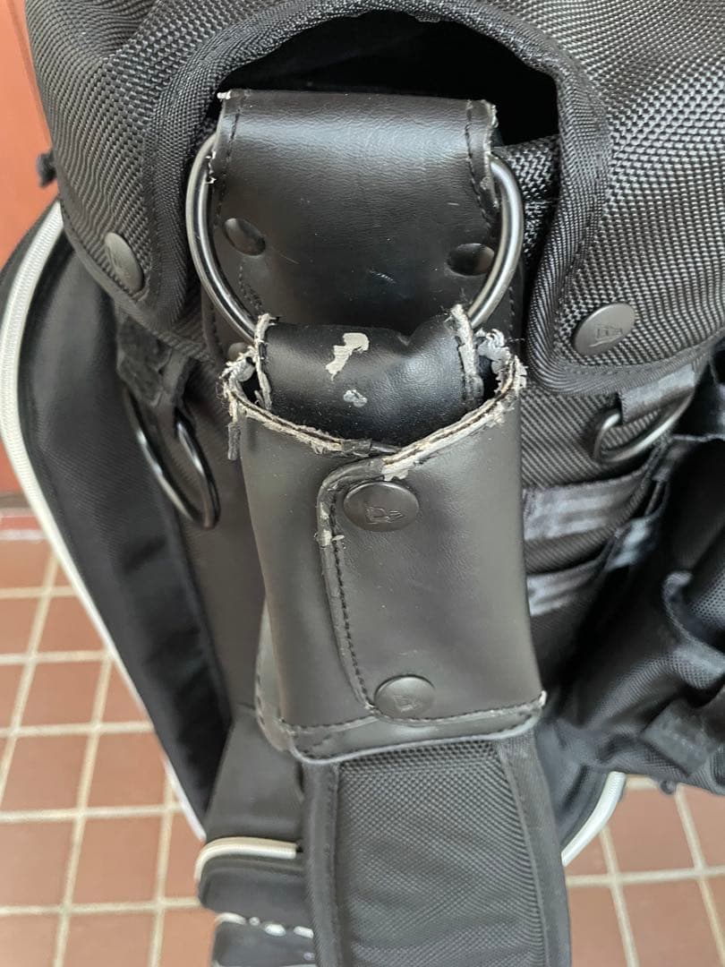 NEW ERA ニューエラキャディバッグ ブラックxシルバー ポーチ付き