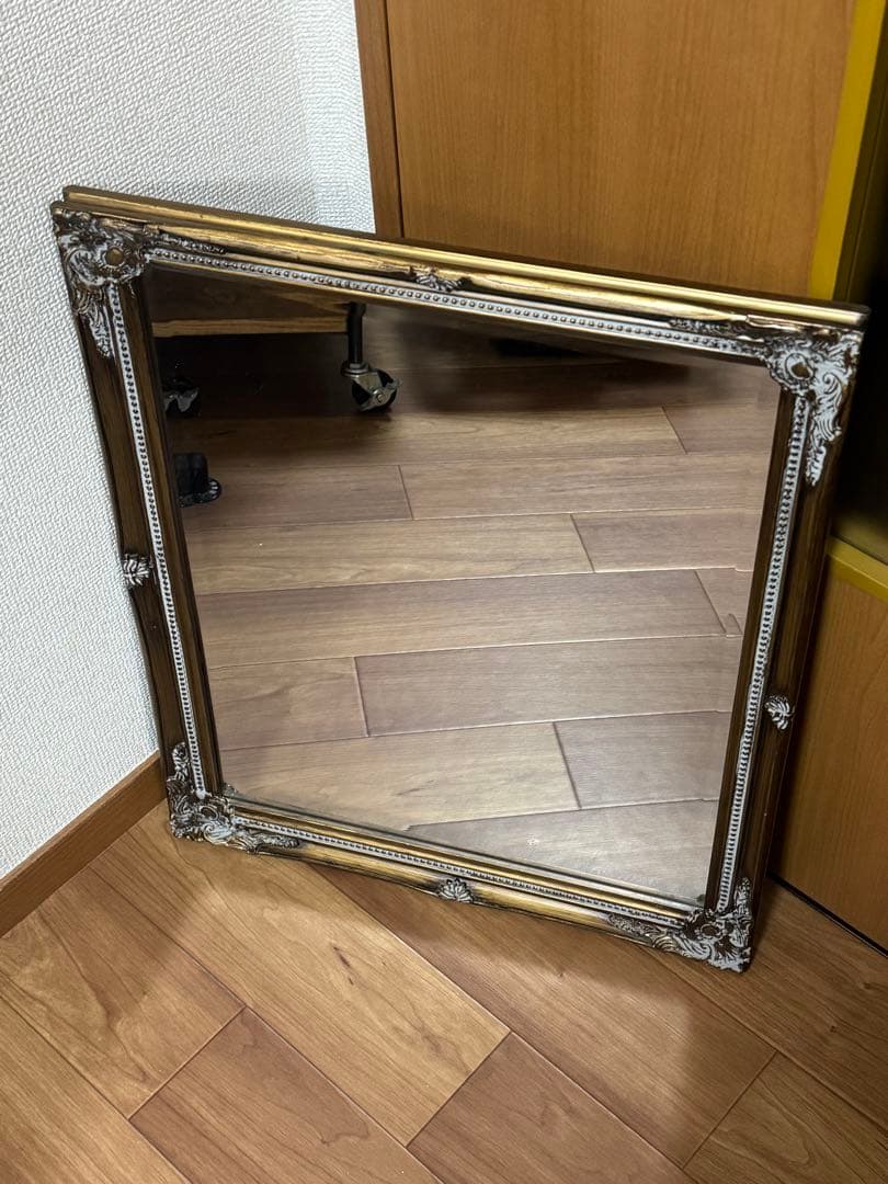 栄進物産株式会社　ウォールミラー　アンティーク調　壁掛けミラー　壁掛け鏡