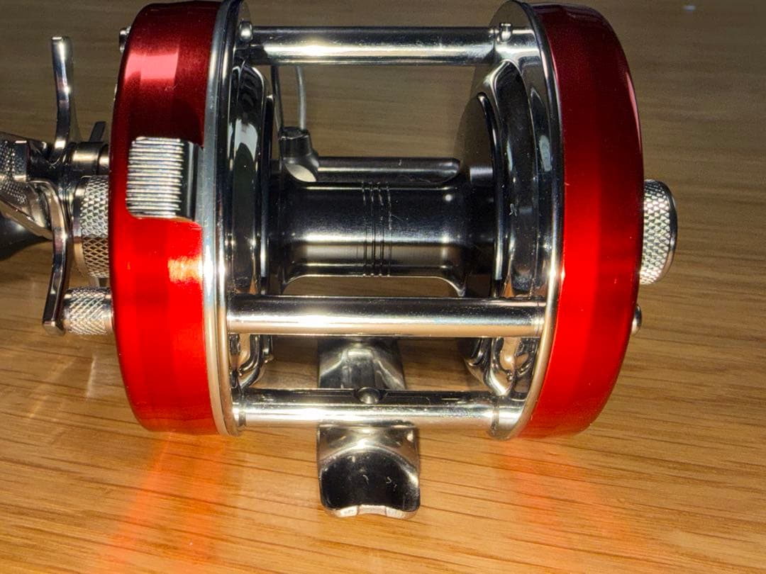 アブガルシアAmbassadeur 5501C ファクトリーチューンレッド