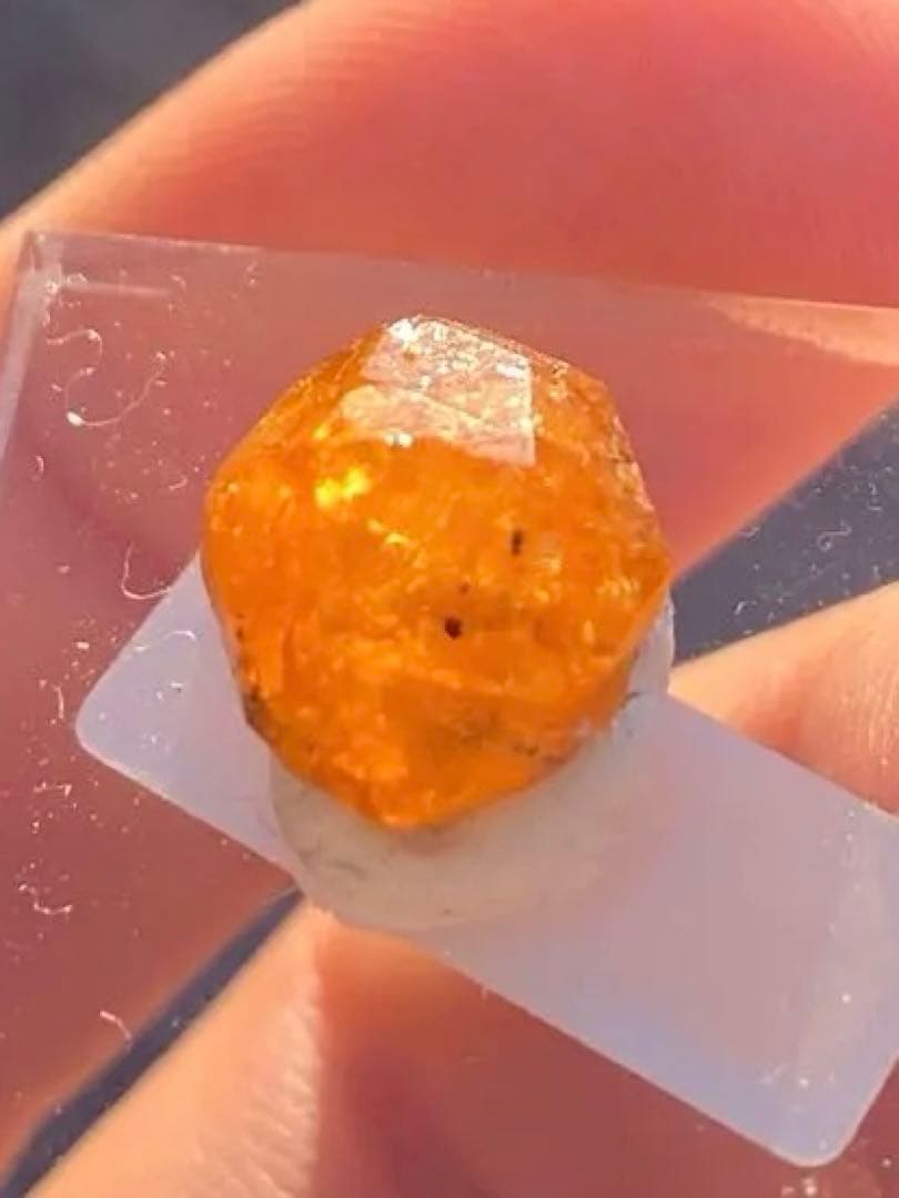 マンダリンガーネット　結晶　原石　鉱物標本　タンザニアLoliondo産　宝石質