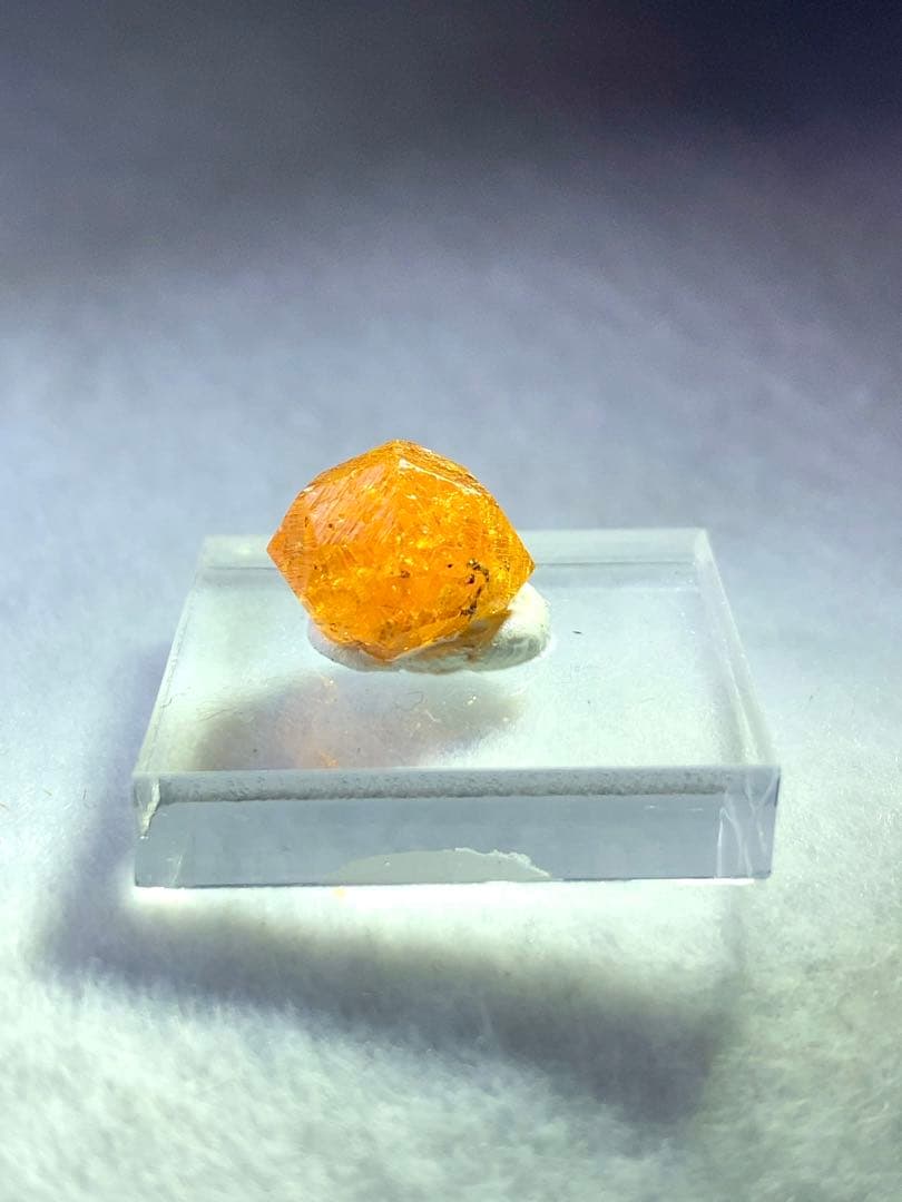 マンダリンガーネット　結晶　原石　鉱物標本　タンザニアLoliondo産　宝石質