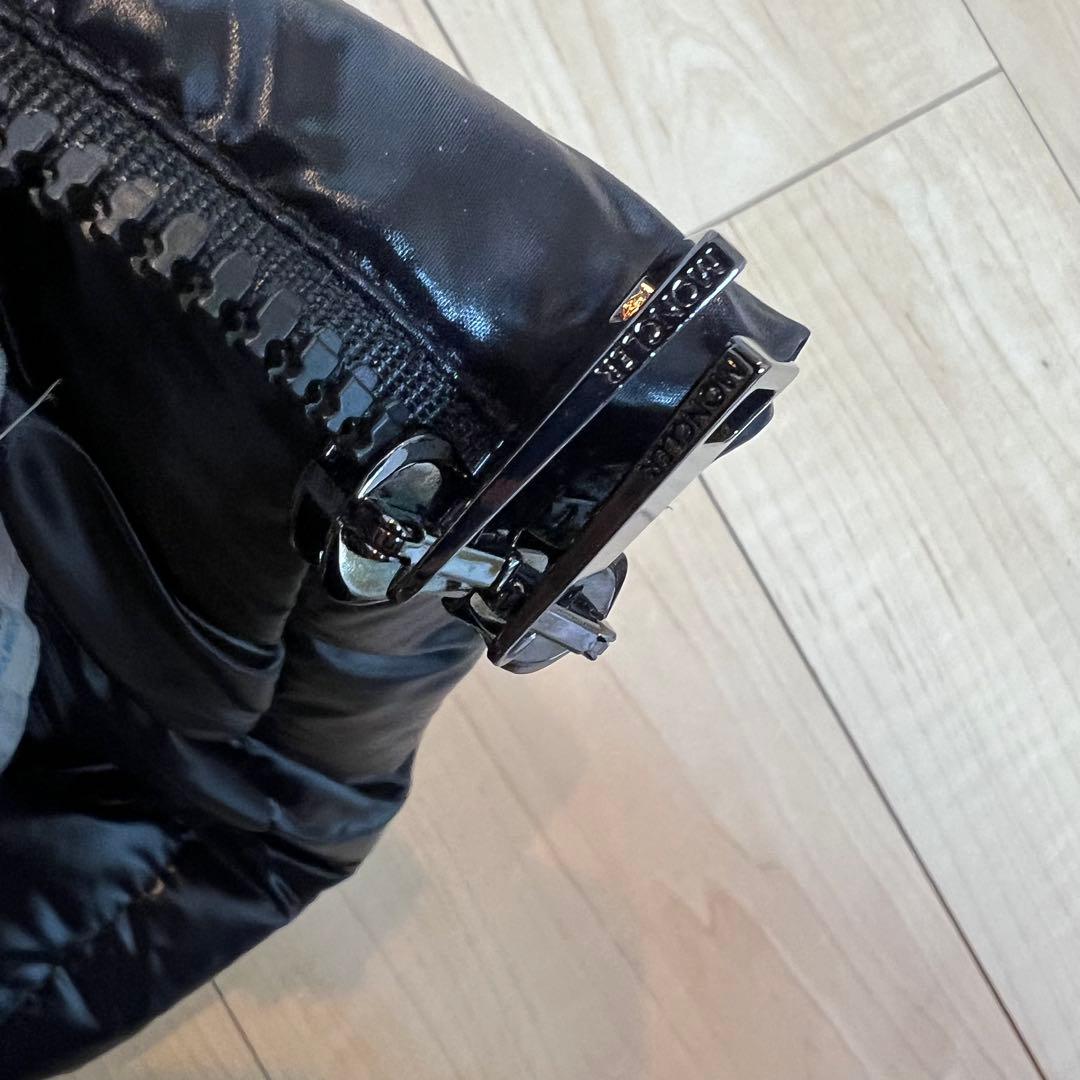 Moncler 黒 ダウンベスト