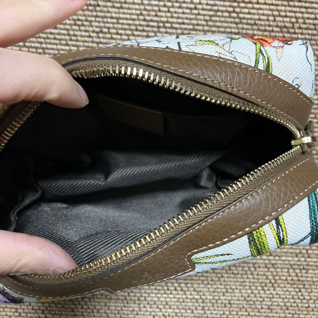 ブ*e様 正規店購入　GUCCI 花柄ポーチ　カード付き