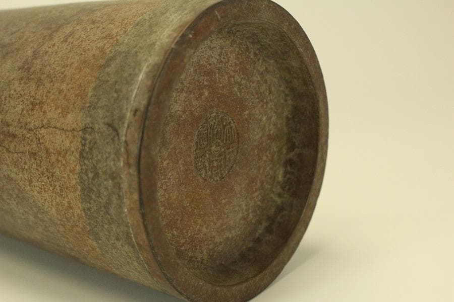 中国美術 朱泥 刻花鳥紋 在印 筒花瓶 骨董 時代物(HA528)