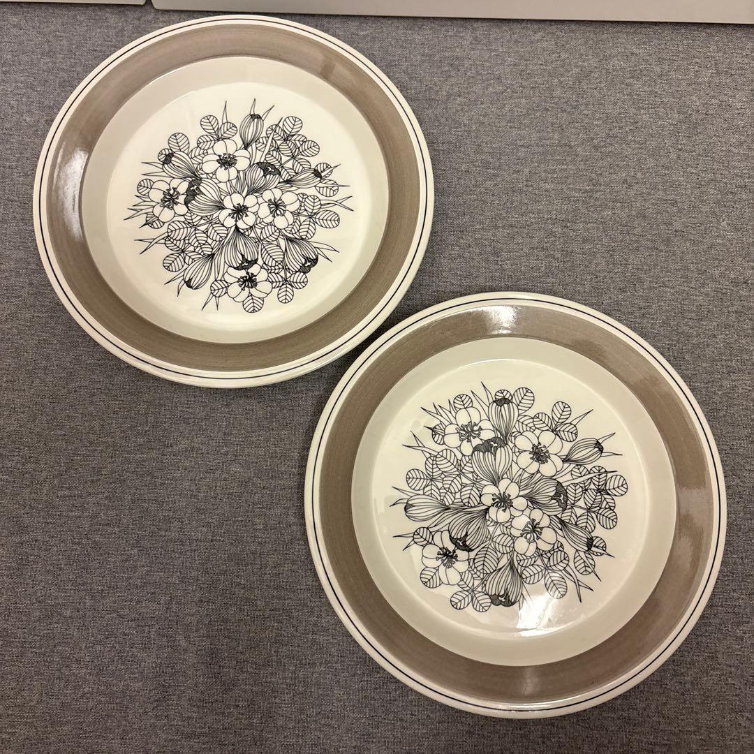 ARABIA Krokusシリーズモノトーン（グレーライン）のプレート2枚セット