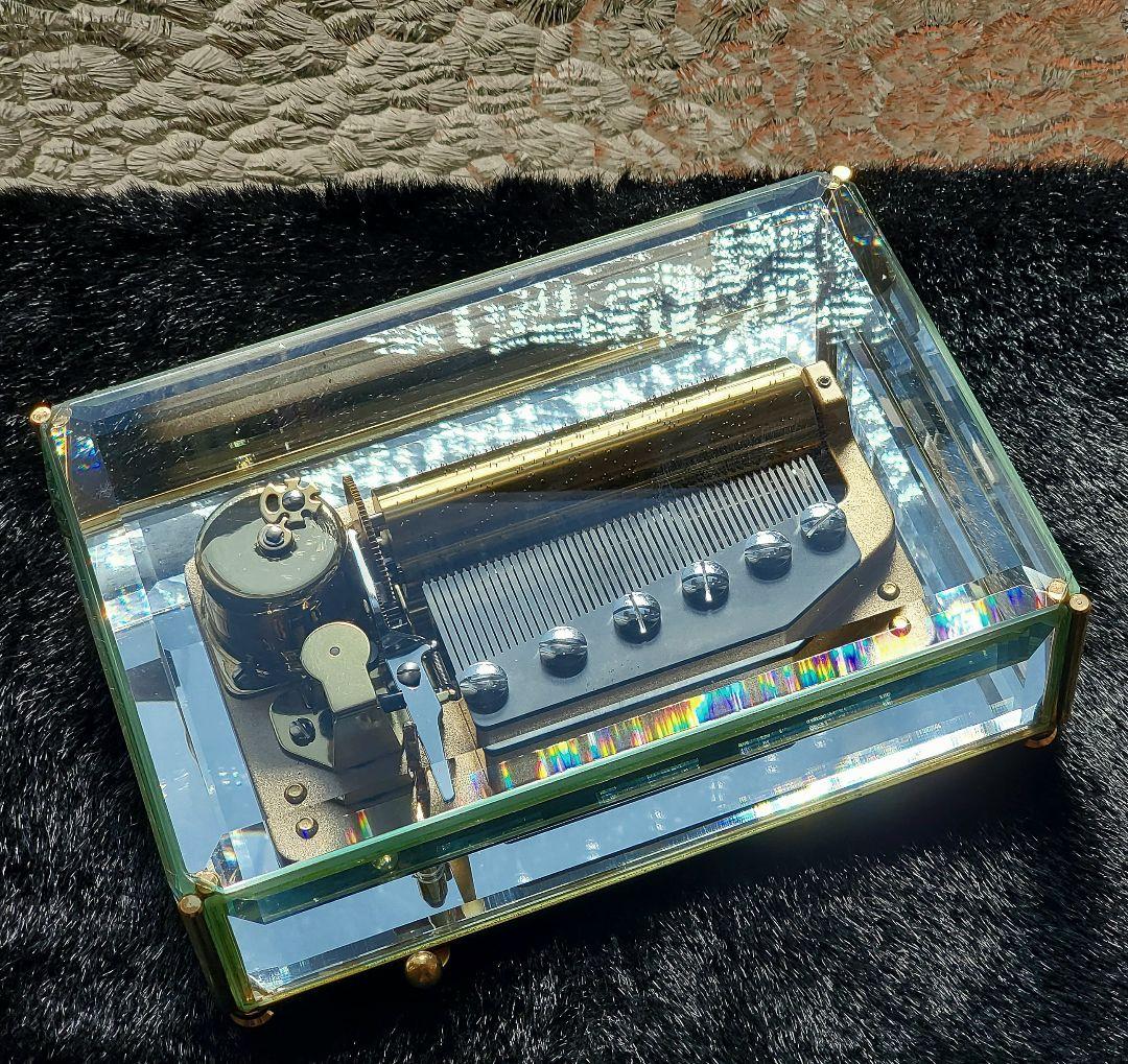 【Music Box Company】『50弁 クリスタルBOX』50N-1T3
