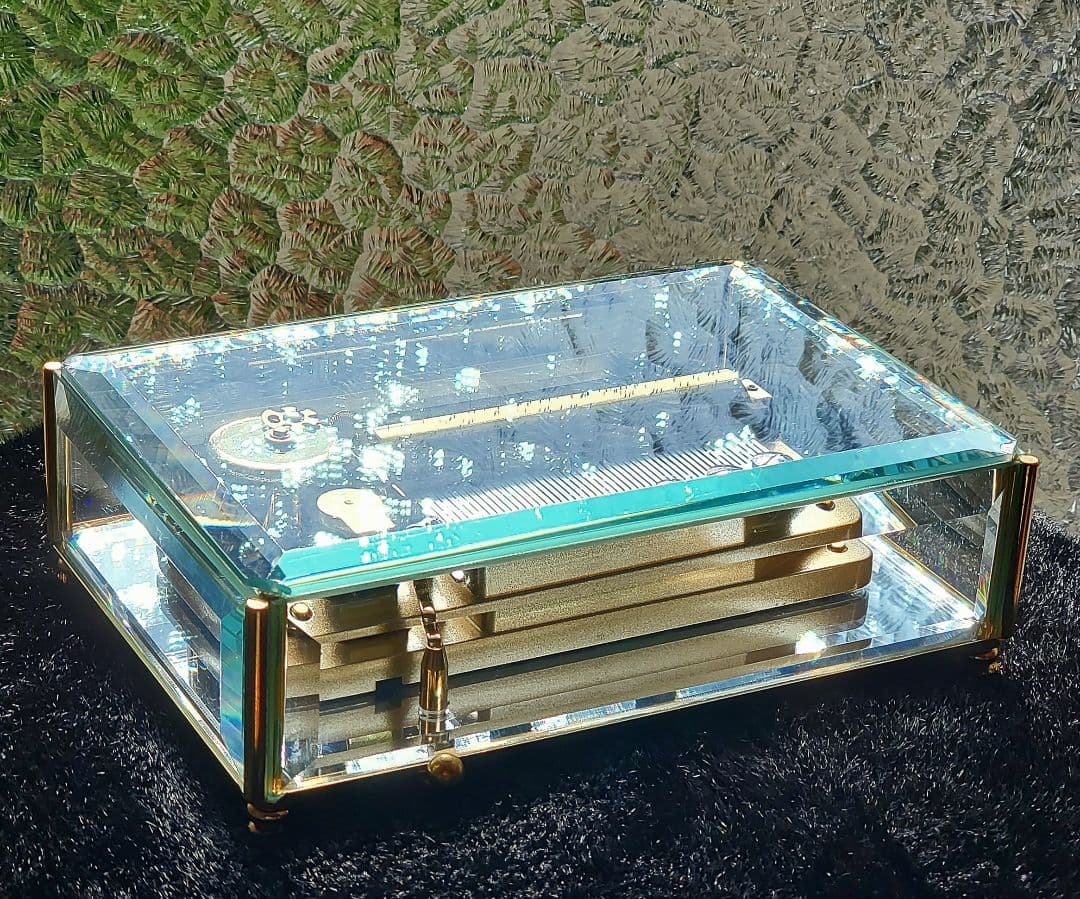 【Music Box Company】『50弁 クリスタルBOX』50N-1T3