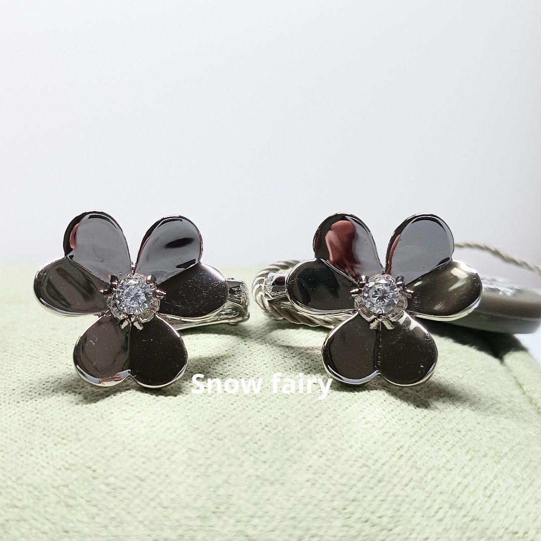 訳あり　ハイクオリティ　三つ葉ピアス　フラワーピアス　WG