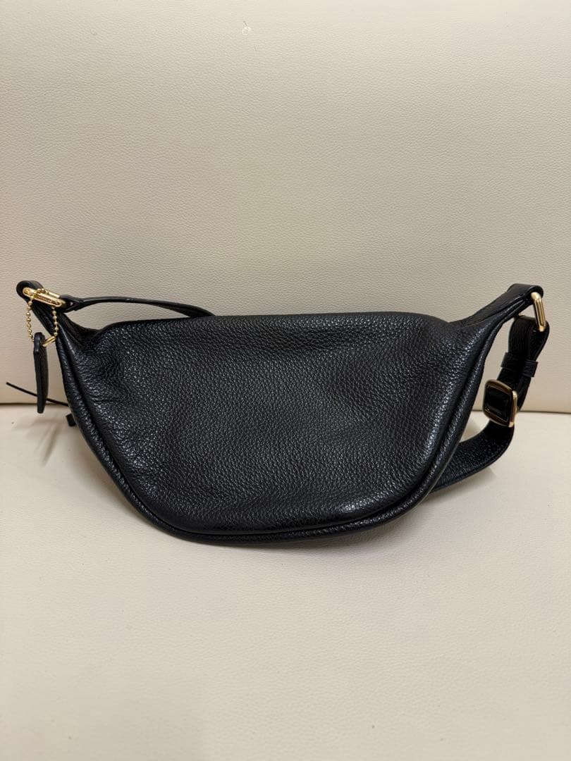 COACH 黒 レザー ボディバッグ