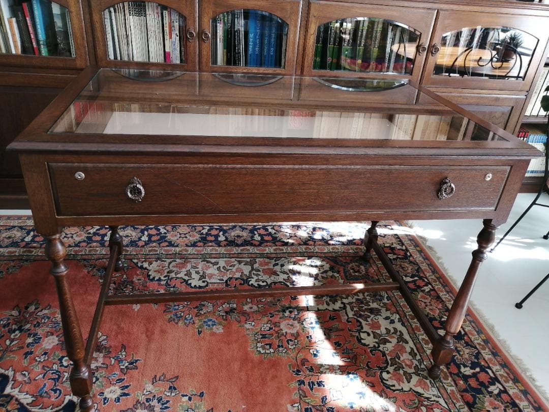 アンティーク風無垢テーブル　ガラス天板　ショーケース　引き出し　オーダーメイド