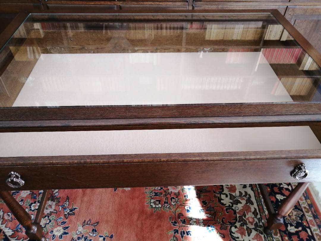 アンティーク風無垢テーブル　ガラス天板　ショーケース　引き出し　オーダーメイド